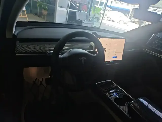 Tesla Model Y — Фото автомобиля 5