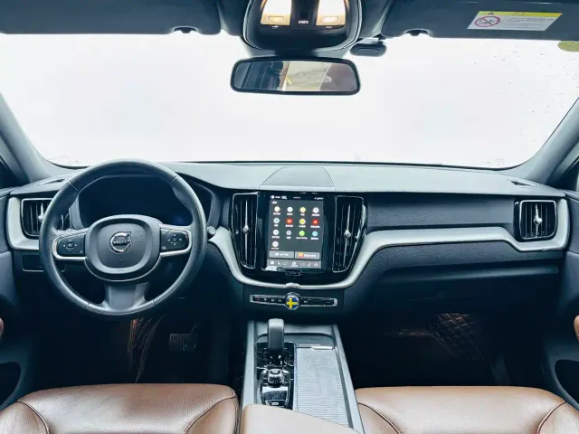Volvo XC60 — Фото автомобиля 12