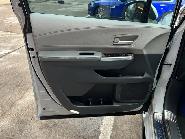 Toyota Sienna — Фото автомобиля 24