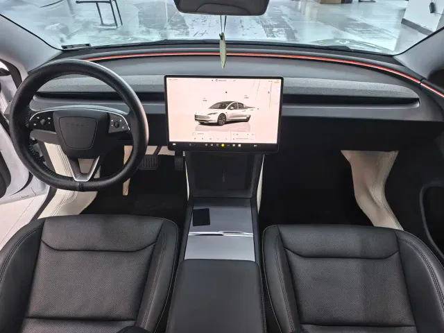 Tesla Model 3 — Фото автомобиля 7