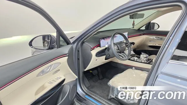Genesis GV70 — Фото автомобиля 24