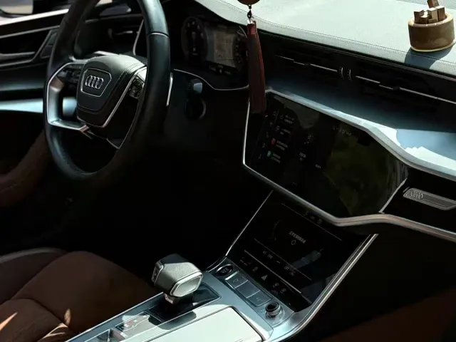 Audi A7L — Фото автомобиля 8