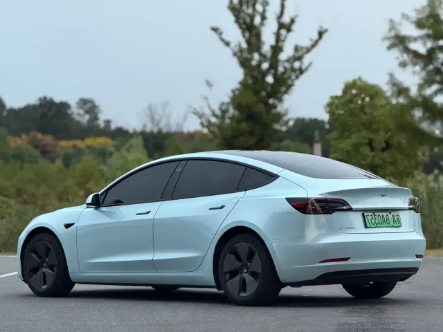 Tesla Model 3 — Фото автомобиля 13