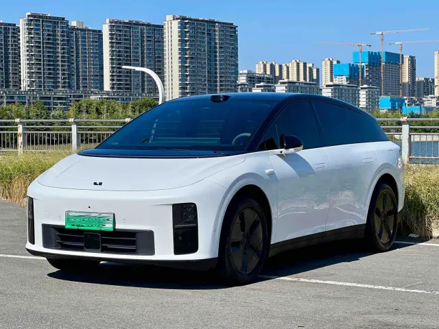 Фотография автомобиля — Li Auto i6