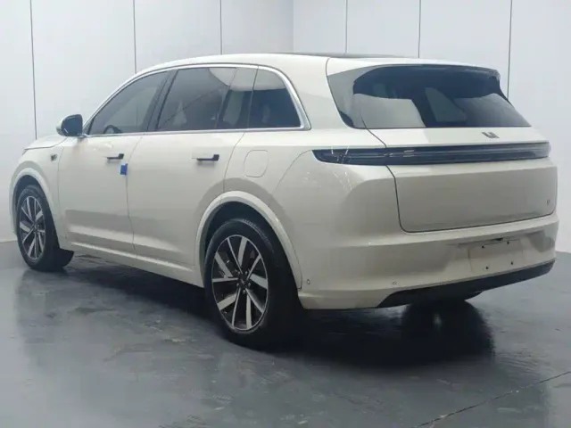 Li Auto L7 — Фото автомобиля 3