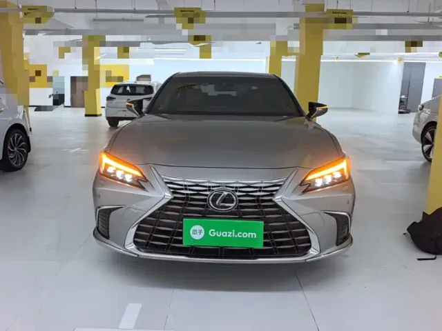 Lexus ES — Фото автомобиля 2