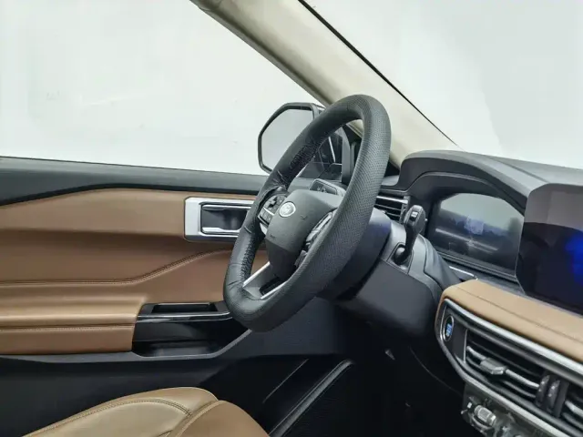 Ford Explorer — Фото автомобиля 22