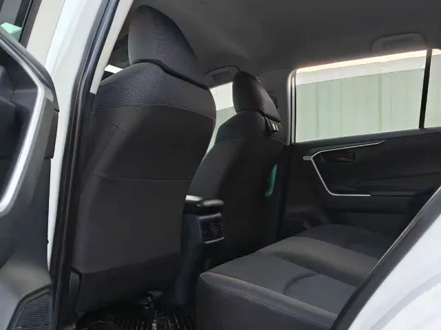 Toyota RAV4 — Фото автомобиля 8