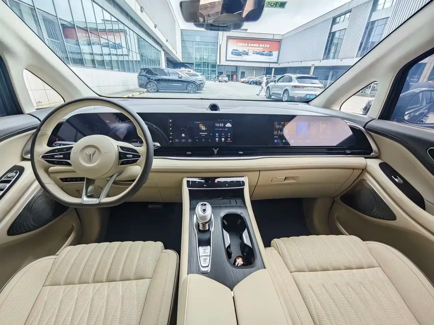 Voyah Auto Voyah Dreamer 2024 PHEV Extended Range Flagship Edition — Фото автомобиля 16