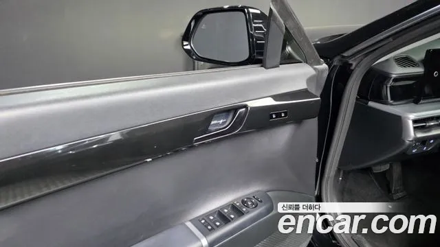 Hyundai Grandeur Grandeur (GN7) 2.5 Бензин 2WD — Фото автомобиля 27