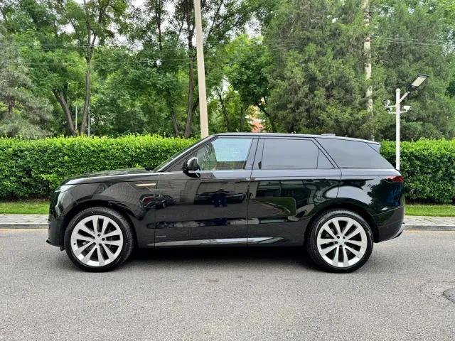 Land Rover Range Rover Sport — Фото автомобиля 3
