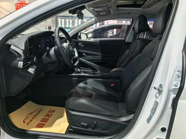 Hyundai Elantra — Фото автомобиля 6