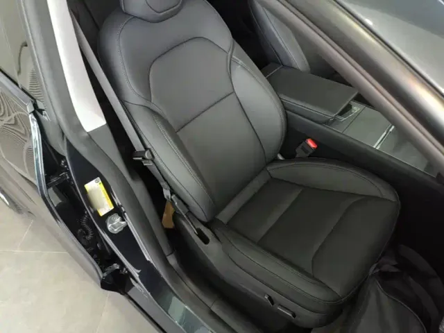 Tesla Model Y — Фото автомобиля 24
