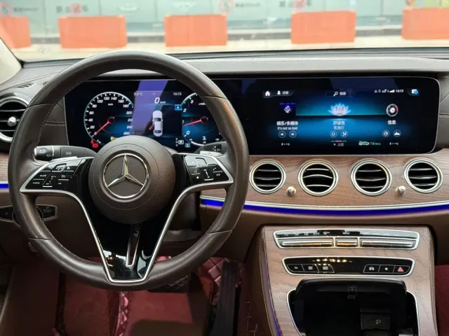 Mercedes-Benz E-Class — Фото автомобиля 14