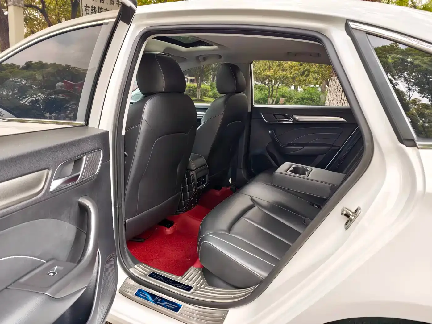 Roewe Roewe i6 2020 PLUS 1.6L CVT 4G Connected Glory Flagship Edition — Фото автомобиля 19