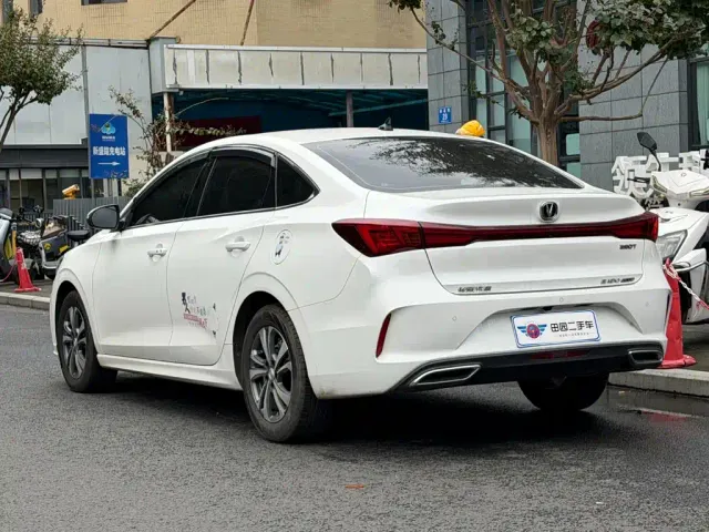 Changan Eado — Фото автомобиля 4