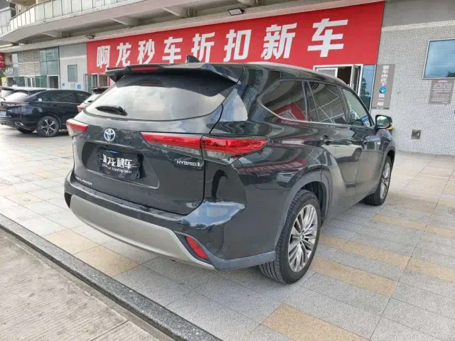 Toyota Highlander — Фото автомобиля 8