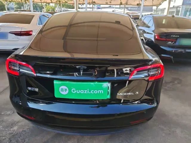 Tesla Model 3 — Фото автомобиля 5