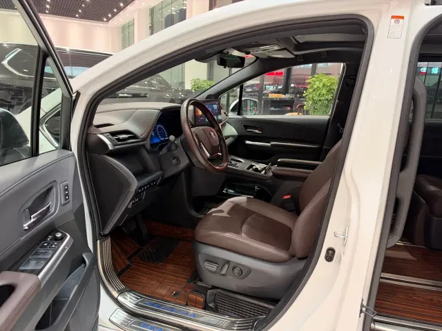 Toyota Granvia — Фото автомобиля 6