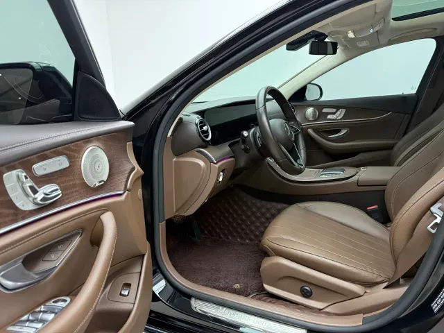 Mercedes-Benz E-Class — Фото автомобиля 22
