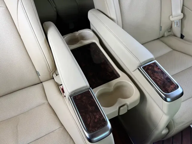 Toyota Alphard — Фото автомобиля 18