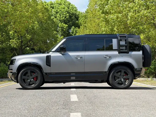 Land Rover Defender — Фото автомобиля 3