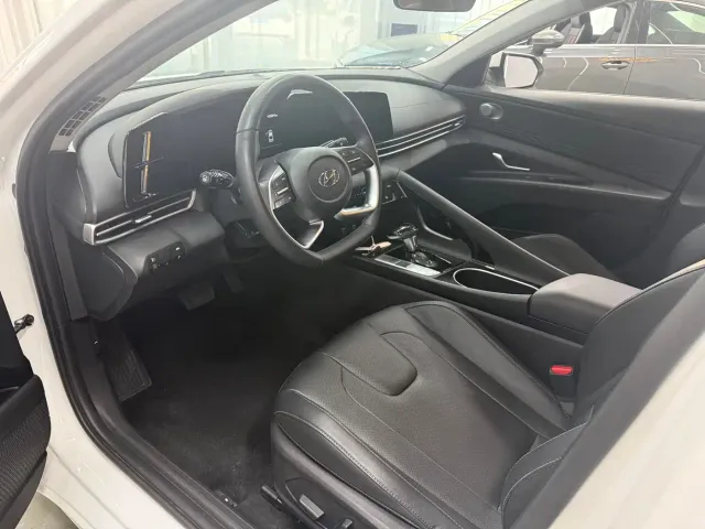 Hyundai Elantra — Фото автомобиля 4