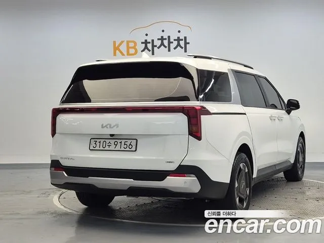 Kia Carnival Generation 4 — Фото автомобиля 2