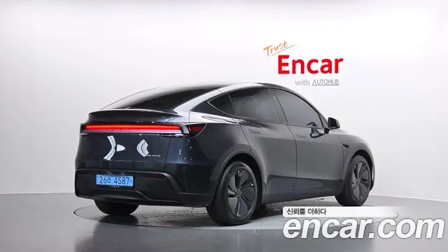 Tesla Model Y — Фото автомобиля 2