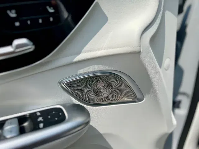 Mercedes-Benz EQE SUV — Фото автомобиля 8