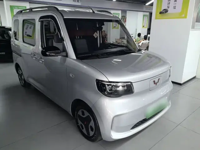 Wuling Zhiguang NEV — Фото автомобиля 3