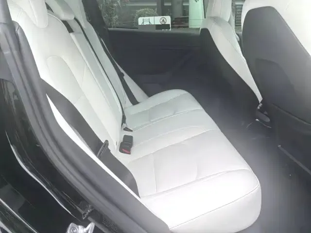 Tesla Model 3 — Фото автомобиля 5