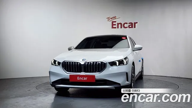 BMW 5-Series — Фото автомобиля 3