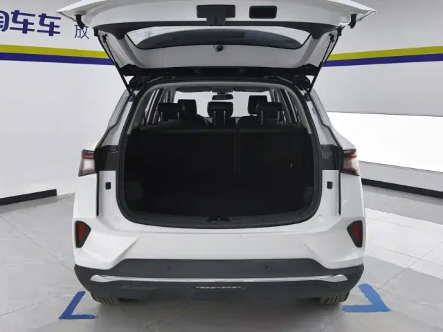 Wuling Asta — Фото автомобиля 4