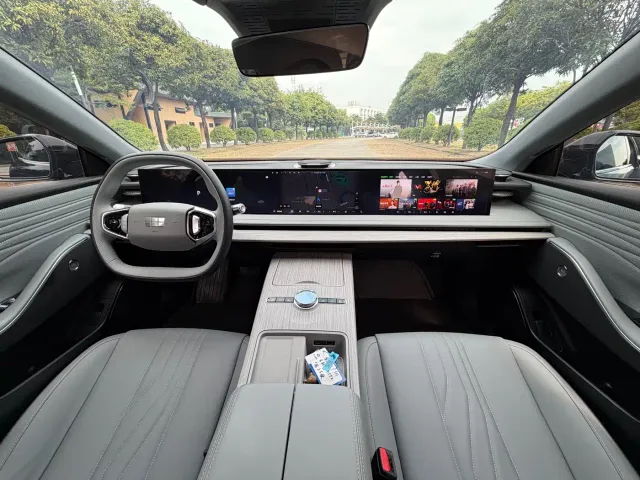 Geely Galaxy E8 — Фото автомобиля 6