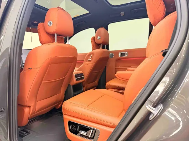 Li Auto L8 — Фото автомобиля 7