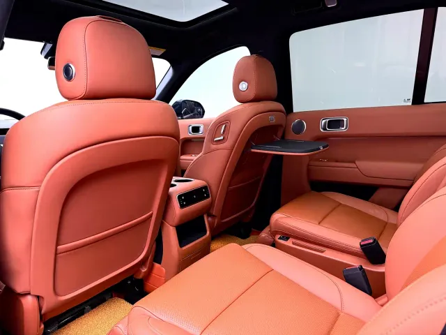 Li Auto L8 — Фото автомобиля 17