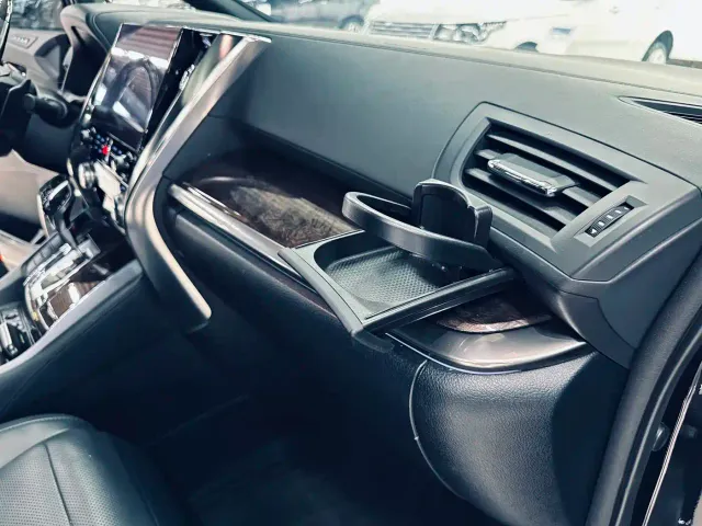 Toyota Vellfire — Фото автомобиля 14