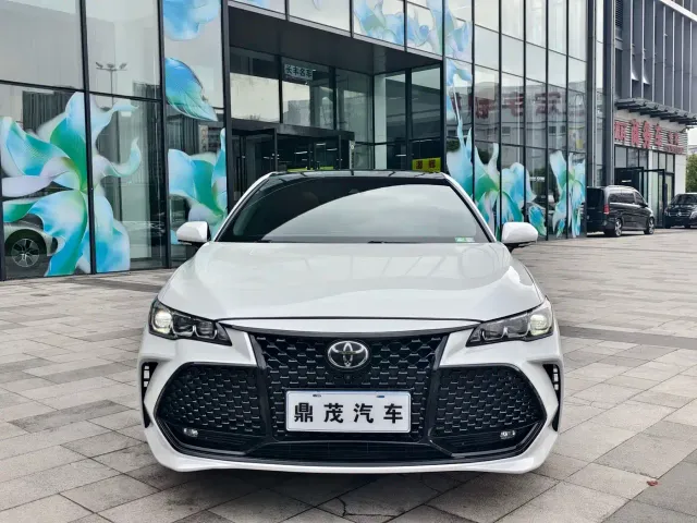 Toyota Avalon — Фото автомобиля 2