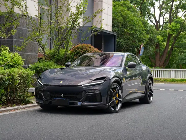 Фотография автомобиля — Ferrari Purosangue