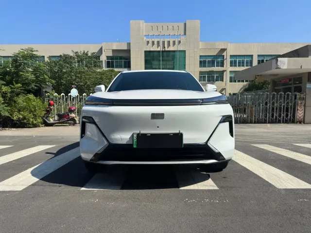 Geely Galaxy Starship 7 EM-i — Фото автомобиля 2