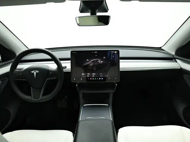 Tesla Model Y — Фото автомобиля 15
