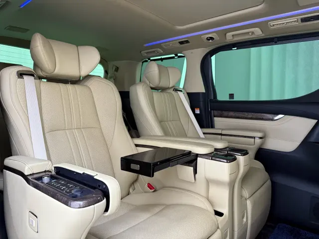 Toyota Vellfire — Фото автомобиля 12