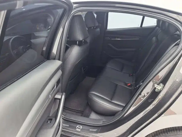 Mazda Axela — Фото автомобиля 10