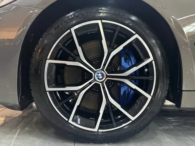 BMW 5 Series — Фото автомобиля 15