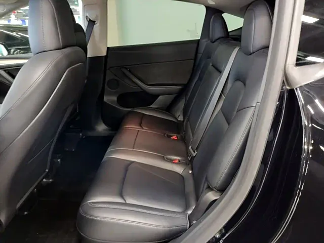 Tesla Model Y — Фото автомобиля 16