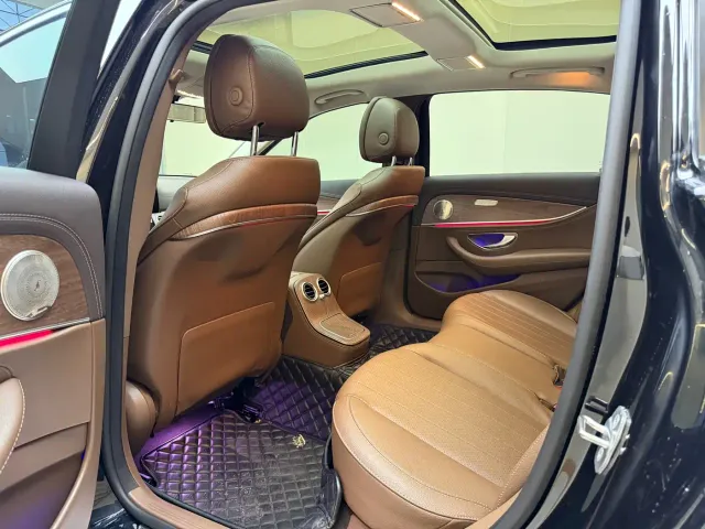Mercedes-Benz E-Class — Фото автомобиля 5