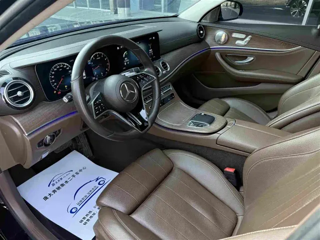 Mercedes-Benz E-Class — Фото автомобиля 4