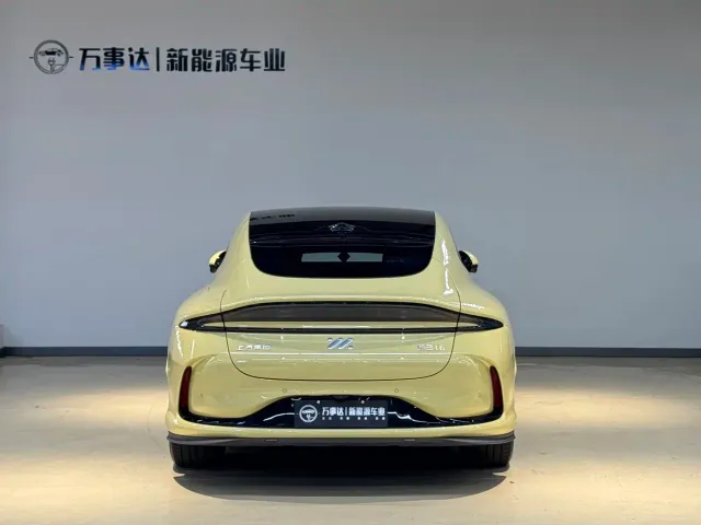 IM Motors L6 — Фото автомобиля 4