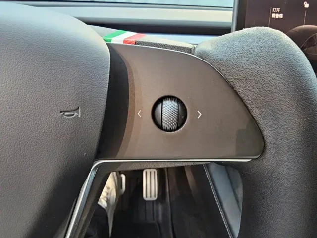 Tesla Model Y — Фото автомобиля 18
